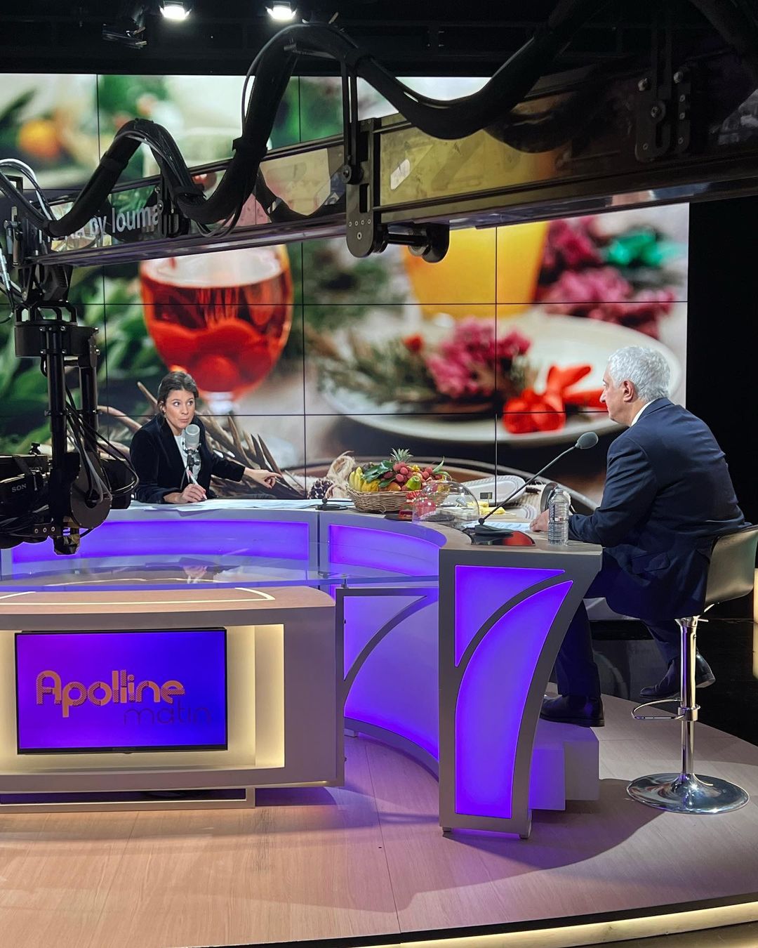 stephane layani sur les plateaux de television pour la derniere ligne droite avant les fetes de fin annee