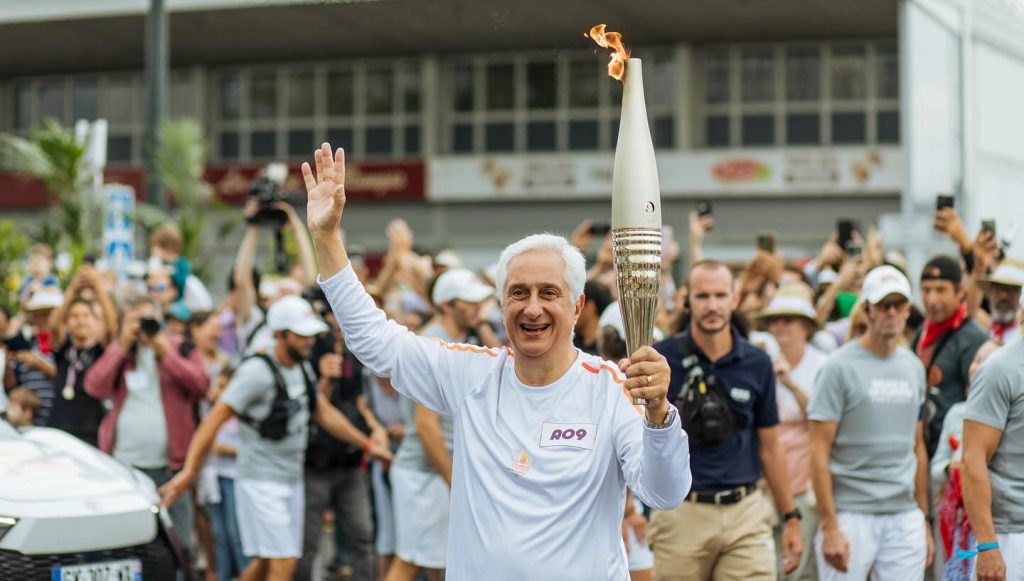 stephane layani porteur de la flamme olympique